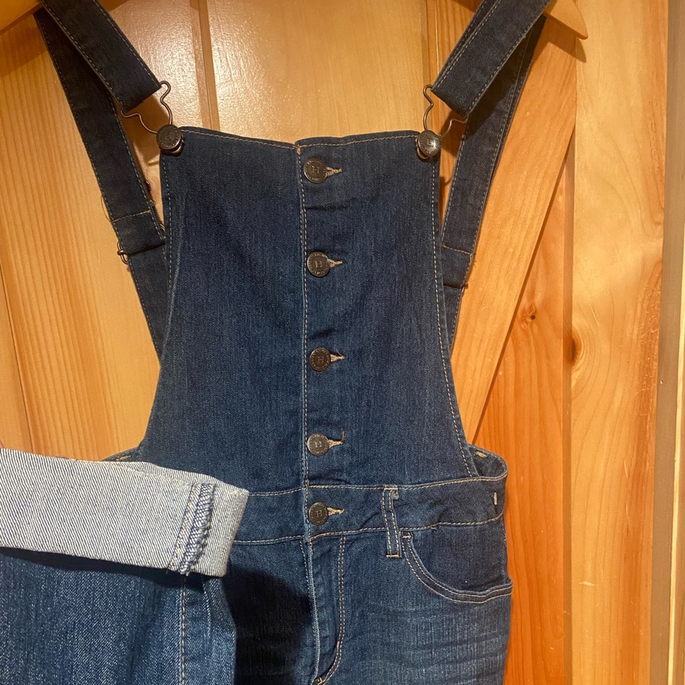 The cutest pair of highway jean overalls
